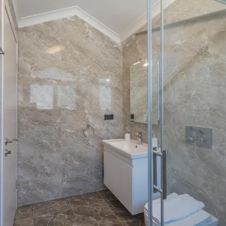 Villa Hisar Celebrity D *