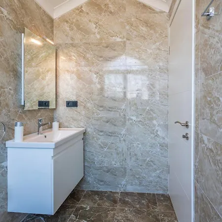 Villa Hisar Celebrity D *