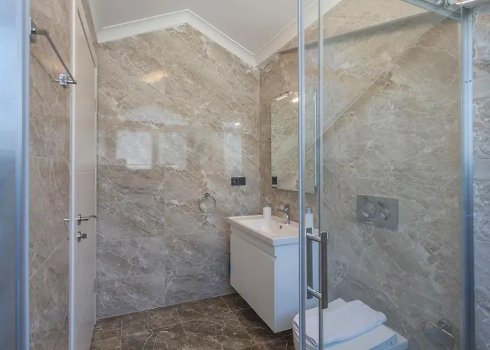 Villa Hisar Celebrity D *